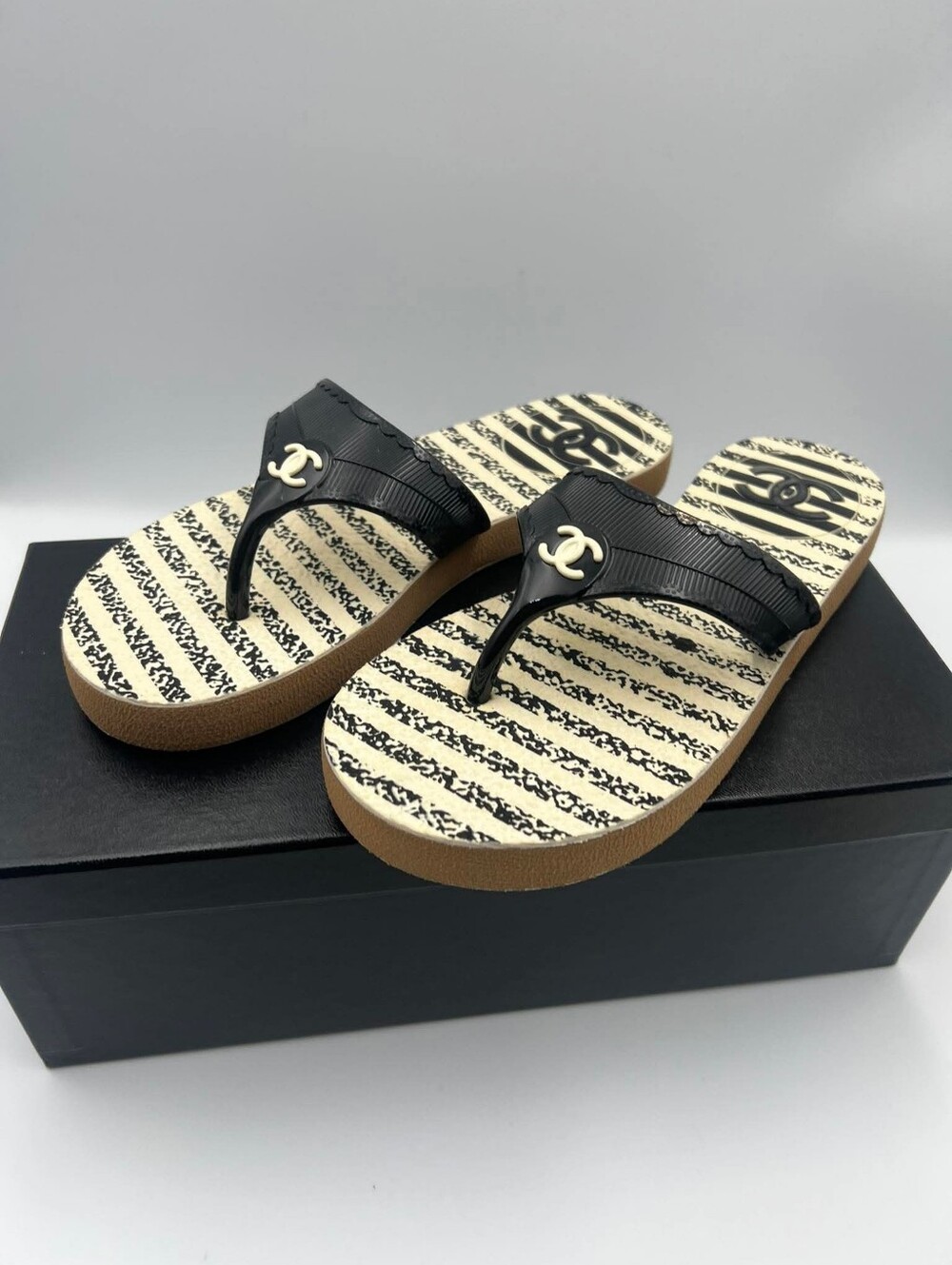 Chanel flip flops CC Logo, Size 36 | Size 6 US. Unused Condition